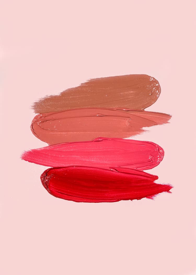 Simple Steps to Using Lip Gloss Over Lipstick for a Luscious Look main image